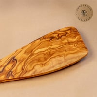 das Olivenholzbrett Olívafa Konyhai Lapát 30 cm - Természetes Fakanál Serpenyőhöz, Kézműves Főzőeszköz, Műanyagmentes Konyhai Kellék 3