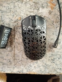 Mouse de gaming ultra-ușor ATTACK SHARK R5, Negru, 39g, fibră de carbon, senzor PAW3950MAX, 42000 DPI, 8000Hz, Bluetooth/2.4G/USB-C, versatil 3