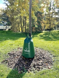 TreeBuddy 75 literes PVC öntözőzsák fákhoz - Hőség és szárazság ellen 2