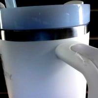 Stanley Quencher H2.0 FlowState termo šalica sa slamkom, 1,2 L, krem boje — s minimalnim oštećenjem na ručki (stanje: vidi 2. sliku) 2