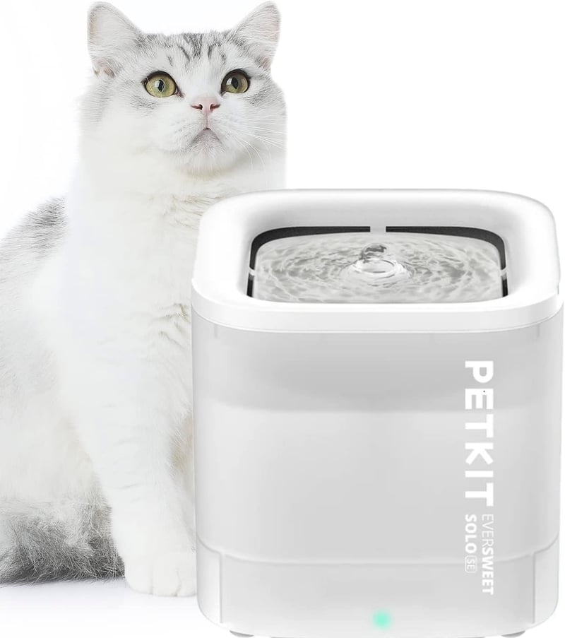PETKIT CYBERTAIL Intelligens LED-es Macska és Kutya Ivókút, 1,85L, Halk Működés