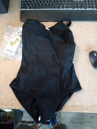 Costum de baie întreg pentru fete Arena Dynamo Junior R, negru, material Maxfit Eco rezistent la clor și apă sărată, protecție UV 50+ UPF, croială sportivă 2