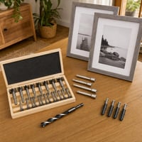 Keretre felkészülve: 16 részes Forstner készlet + spirálfúró + dugókulcs-adapter + 4 db falihorgony 1