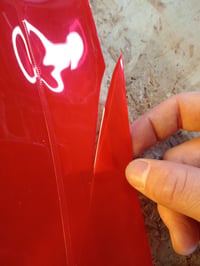 Viquel Strong Cover A4 plastične korice za bilježnice crvene boje s ojačanim hrptom — neispravno, djelomično funkcionalno: potrgan bočni dio (stanje: vidi drugu sliku) 2