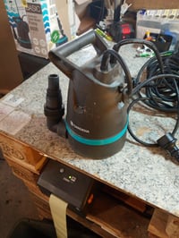 Gardena 8600 Basic merülőszivattyú tiszta vízhez, 400 W, 8600 l/h, úszókapcsolóval, 4 mm lapos leszívás, kerti tóhoz és medencéhez (9001-47) 2
