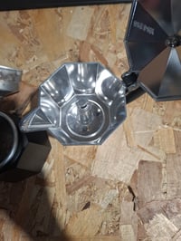 Bialetti Moka Express Stranger Things Kotyogós Kávéfőző 6 Csészés (270 ml) Zenélő Gombbal és USB-C Töltéssel Fekete 4
