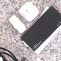 Bezdrôtové slúchadlá JBL Tune Flex TWS s aktívnym potlačením hluku, výdrž batérie 32 hodín, biele – viditeľne používané 2