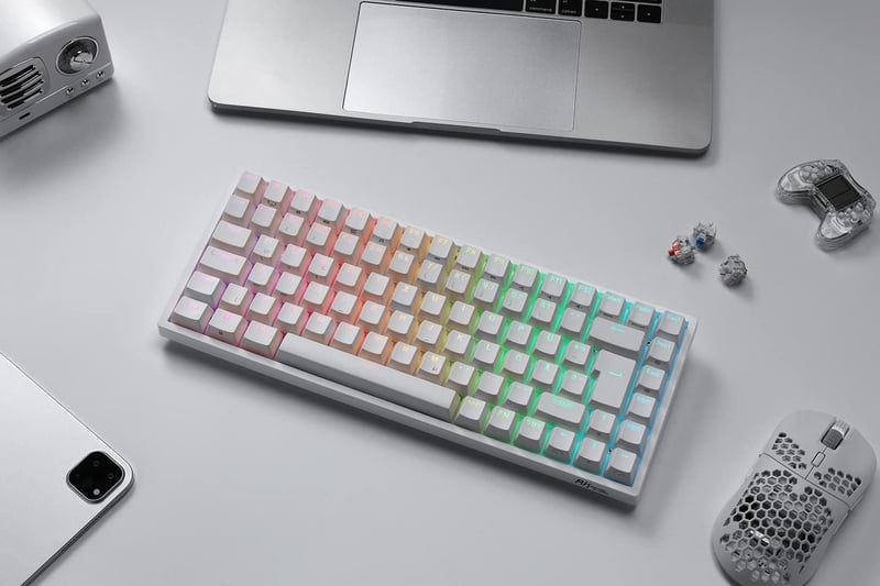 RK Royal Kludge RK84 kompakt TKL mechanikus gamer billentyűzet, barna kapcsolók, RGB