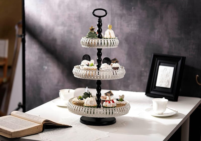 ZYOOO 3 Szintes Fehér Vintage Fém Tortatartó Állvány - Esküvői Rendezvény Desszert Kínáló - Elegáns Cupcake Tartó