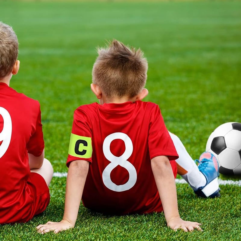 YINGLUOEU 4 db Színes Futball Kapitány Karszalag - Állítható Méretű Rugalmas Csapatkapitány Karszalag Különböző Labdajátékokhoz