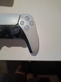 Bezdrôtový ovládač Sony DualSense pre PS5, biely – Použitý, driftovanie joysticku — Joystick driftuje/zasekáva sa (stav: viď 2. obrázok) 6