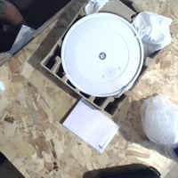 Robotický vysávač a mop iRobot Roomba Combo Essential Y0112, 4 — Viditeľné známky opotrebovania a škrabance z používania (stav: pozri 2. obrázok) 2