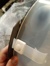 Okrúhly tortový nosič Xavax s poklopom a krájačom, priemer 31,5 cm — zlomená rúčka na spodnej časti (stav: pozri 2. obrázok) 2