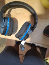 Bezdrôtové slúchadlá Turtle Beach Stealth 500 — nefunkčné, na náhradné diely: Nefungujú, náušníky sú opotrebované a mikrofón (stav: pozri 2. obrázok) 4
