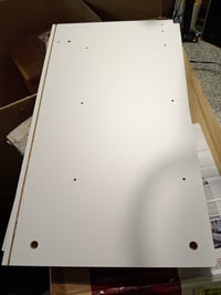 Komoda Inter Link Westphalen s 3 zásuvkami, biela, z melamínovej drevotriesky, so zapustenými úchytkami — prasknutý bočný panel (stav: pozri 2. obrázok) 3