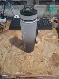 NAVTUE Sport Kulacs 1L, Szívószállal és Időjelöléssel, Szivárgásmentes, Tritan BPA-mentes — használt (állapot: lásd a 2. képet) 2