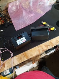 Boxă externă Pyle 3,5" cu Bluetooth, 200W – Sistem audio stereo pe 3 căi, rezistent la apă, pentru montare pe perete — fără șuruburi (stare: vezi poza 2) 2