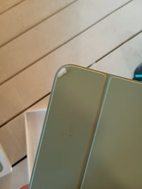 Puzdro Apple Smart Folio pre 13-palcový iPad Air (M2), šalviovo zelené – Renovované – Poškodený roh (stav: pozri 2. obrázok) 3