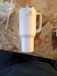 Termosový pohár Stanley Quencher H2.0 Flowstate z nehrdzavejúcej ocele so slamkou, ružový (Pink Quartz), 1180 ml, s rukoväťou, dvojstenný 3