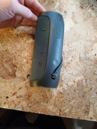 Boxă portabilă Bluetooth JBL Flip Essential 2 — defectă, funcționează parțial: se închide imediat după pornire (stare: vezi a 2-a imagine) 3