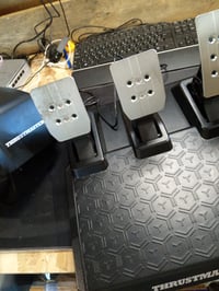 Thrustmaster T248 X Force Feedback trkaći volan i set pedala, kompatibilan s Xbox Series X/S i PC-jem, korišteno stanje 2