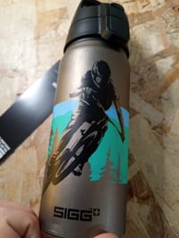 Hliníková detská fľaša SIGG WMB ONE Bike, sivá, 0,6 l – používaný stav (stav: pozri 2. obrázok) 3