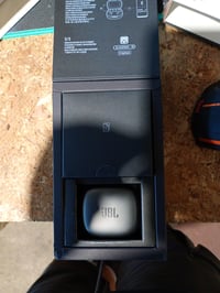 Bezdrôtové slúchadlá JBL Live Pro 2 TWS — chybné, čiastočne funkčné: Pravé slúchadlo hrá tichšie (stav: pozri 2. obrázok) 3
