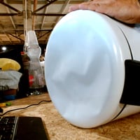 Odpadkový kôš s pedálom Brabantia newIcon s vnútornou kovovou nádobou, 30 l, biely, 30x34x67,5 cm — Veko koša je preliačené (stav: pozri 2. obrázok) 2