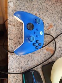 Xbox Wireless Controller Shock Blue modrý — chybný, čiastočne funkčný: Ľavá analógová páčka smerom dopredu nefunguje (stav: pozri 2. obrázok) 2