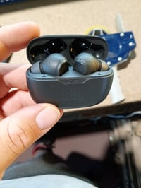 Bezdrôtové slúchadlá JBL Wave Beam True Wireless, čierne, odolnosť voči vode IP54, 32-hodinová výdrž batérie, Bluetooth, mikrofón, používané 2