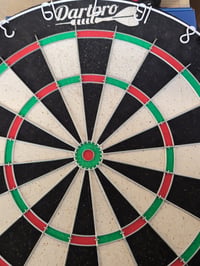 DartPro profesionalna pikado ploča od sisala sa samozacjeljujućom površinom, ekstra tankim žicama i 6 strelica (stanje: vidi 2. sliku) 3