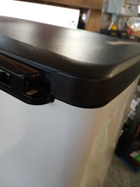 Coș de gunoi dreptunghiular Curver Deco 65 L alb, cu pedală, pentru bucătărie, 486x284x615 mm – utilizat, capac (stare: vezi a 2-a poză) 3