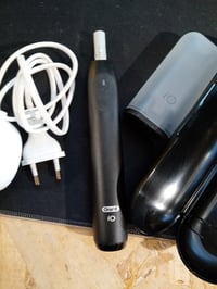 Oral-B iO Series 2 elektromos fogkefe fekete, utazótokkal, 3 tisztítási mód — Cserélhető fogkefefej nélkül (állapot: lásd a 2. képet) 4