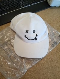 Șapcă de baseball unisex Baynetin cu model Smiley brodat, șapcă trucker hip hop reglabilă pentru bărbați și femei, albă, respirabilă pentru vară 3