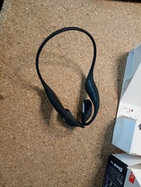 JBL Endurance Pace športové Bluetooth slúchadlá s otvorenou konštrukciou, čierno-sivé, vodotesnosť IP68, výdrž batérie 10 hodín, použité 3