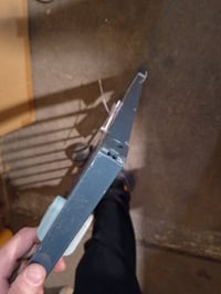 Portiță de siguranță metalică Safety 1st Easy Close, 73-80 cm (max. 108 cm), închidere cu o singură mână — urme de utilizare pe colțuri (zgârieturi, lovituri), produs de prezentare 4