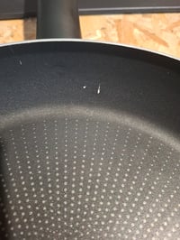 Tigaie antiaderentă Tefal Hard Titanium Essential C38806, 28 cm, indicator de temperatură, strat din titan — defect minor (stare: vezi a 2-a imagine) 3