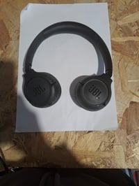 Bezdrôtové slúchadlá JBL Tune 530BT na uši v čiernej farbe, 76-hodinová výdrž batérie, viacbodové pripojenie, podpora Google Fast Pair 2
