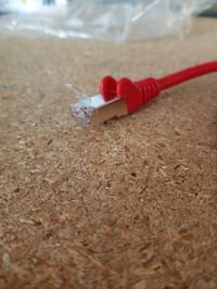 Cablu patch PremiumCord CAT6a S/FTP PIMF 1 m, roșu, conector RJ45, 10 Gbit/s — plasticul conectorului este îndoit (stare: vezi imaginea a 2-a) 4