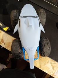 Monster Jam Megalodon Storm RC távirányítós amfibius monster truck cápa dizájn 1:15 méretarány szárazföldre és vízre 4 éves kortól 2