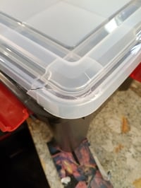 Súprava vzduchotesných úložných boxov s vekom IRIS Ohyama AT-L, 50 litrov, čierna, 2 ks — Obe veká sú prasknuté (stav: pozri 2. obrázok) 2
