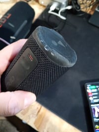 Prijenosni Bluetooth zvučnik JBL Grip, crni, vodootporan, kompaktan, rabljeno — oštećeno kućište, bez kabela za punjenje (stanje: vidi 2. sliku) 2
