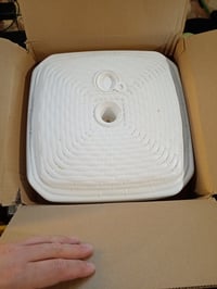 GARDENIX stalak za suncobran četvrtasti, bijeli, plastični s izgledom ratana, punjiv pijeskom, vodom ili šljunkom, za vrt, terasu ili plažu 2