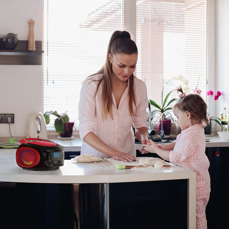 KLIM Boombox Hordozható CD Lejátszó - FM Rádió, Bluetooth, MP3, USB, AUX - Újratölthető Akkumulátor, RGB Világítás, Kompakt Kivitel (Piros)