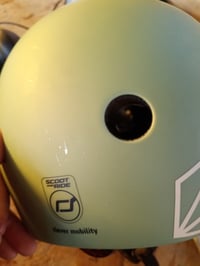 Cască de protecție Scoot & Ride XXS Graphics, cu dungi verzi, circumferință cap 45-51 cm, fără PVC, cu LED în partea din spate — cască zgâriată (stare: vezi a 2-a poză) 3