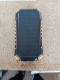 ADDTOP Solar Power Bank 20000 mAh solarni prijenosni punjač s bežičnim punjenjem — mrlje na kućištu (stanje: vidi 2. sliku) 2