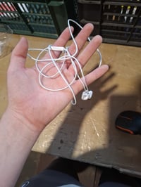 Apple EarPods slúchadlá s USB-C konektorom, biele – kompatibilné s iPhone 15 a iPad, vstavaný mikrofón a ovládanie hlasitosti (repasované) 3