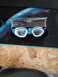 Plavecké okuliare Cressi Clear Eyes s čírymi šošovkami, modrým rámom a vrstvou proti zahmlievaniu, unisex silikónové plavecké okuliare, vyrobené v Taliansku 2