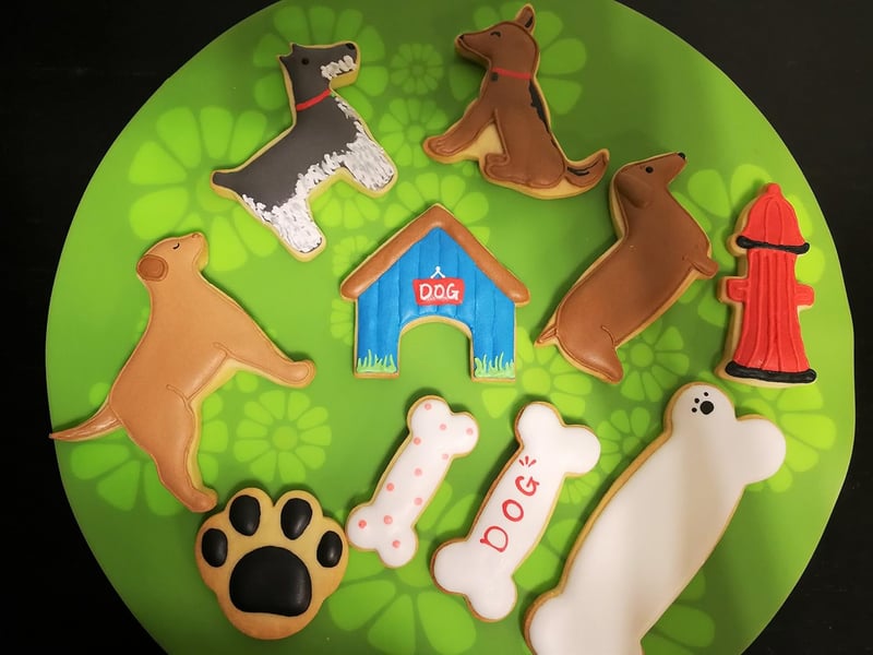 JOKUMO Kutyás Süteménykiszúró Készlet - 10 Darabos Rozsdamentes Acél Szett Golden Retriever, Tacskó, Kutyaház Mintákkal