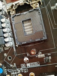 H310 LGA 1151 Micro ATX gaming matična ploča – 8. i 9. gen — neispravna, djelomično radi: savijeni pinovi u utoru za procesor (stanje: vidi 2. sliku) 4